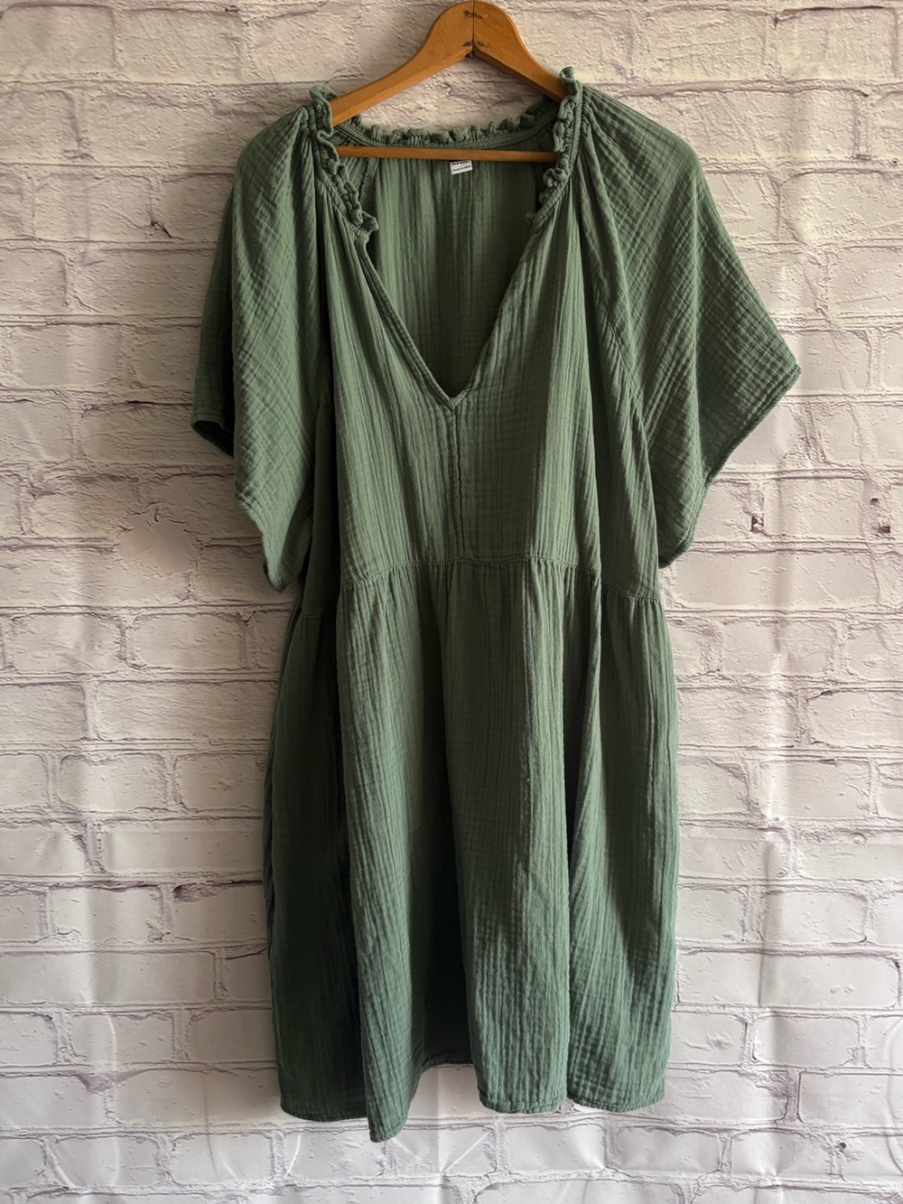 Old Navy Split-neck crinkle gauze mini Swing Dress - Picture 4 of 11